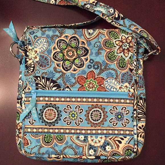 Vera Bradley Handbags - NWOT VERA BRADLEY HIPSTER CROSSBODY PURSE BAG